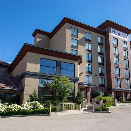 Hotel Kelowna & Conference Centre Экстерьер фото