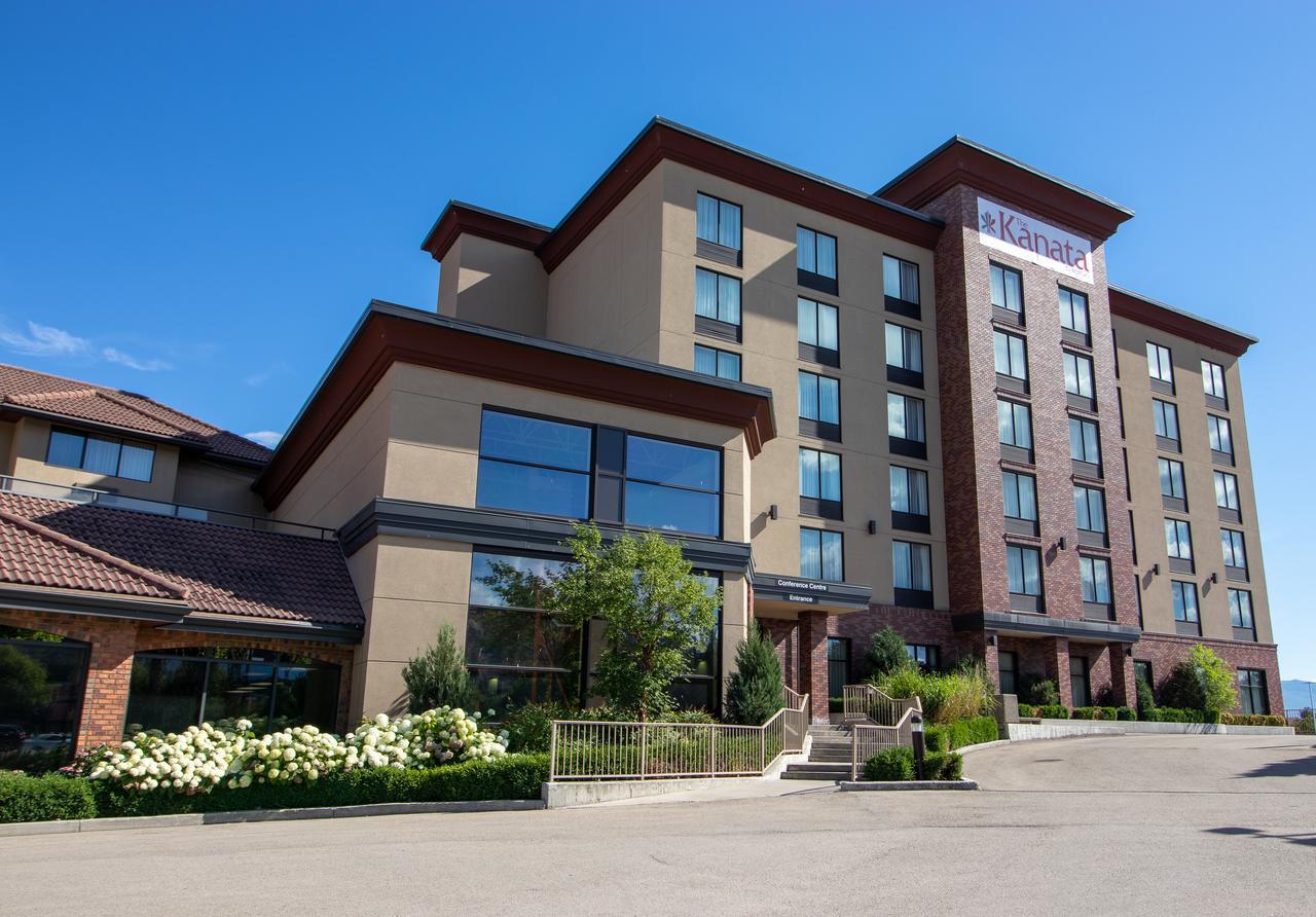 Hotel Kelowna & Conference Centre Экстерьер фото